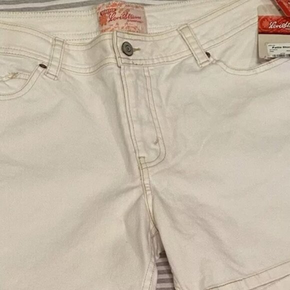 NWT Signature Levi Strauss Stretch Off White 5" Inseam Shorts Womens 12 Chino - Picture 3 of 4